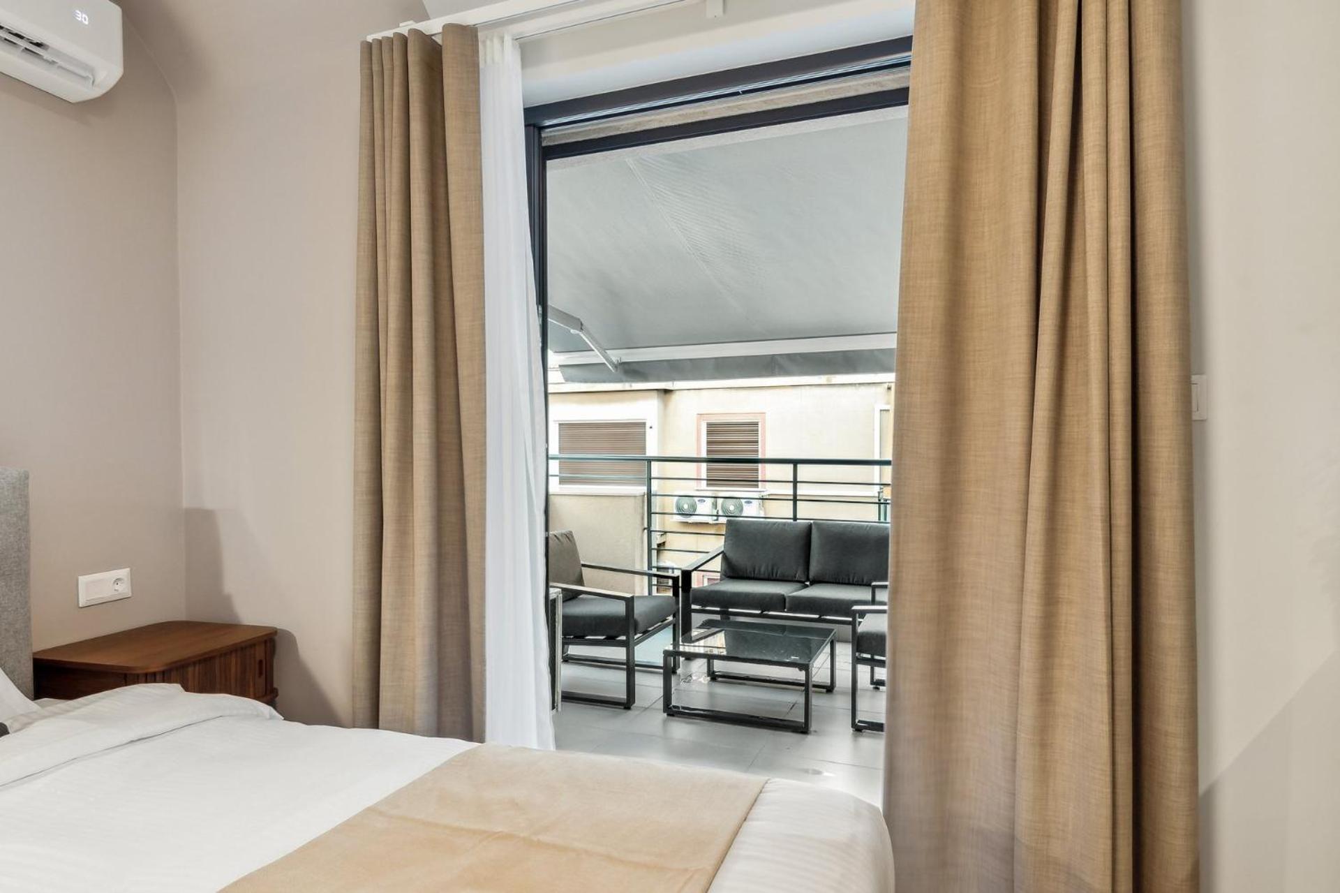 Limehome Athens Solonos City Center Екстериор снимка