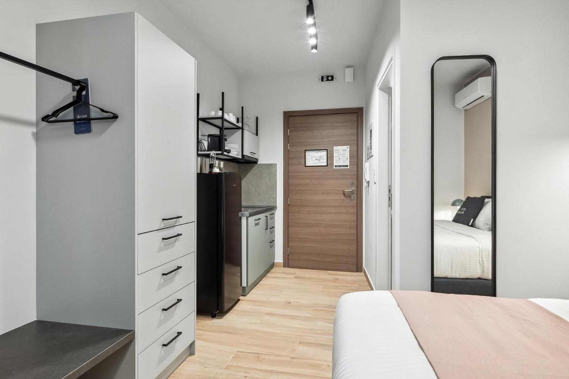 Limehome Athens Solonos City Center Екстериор снимка