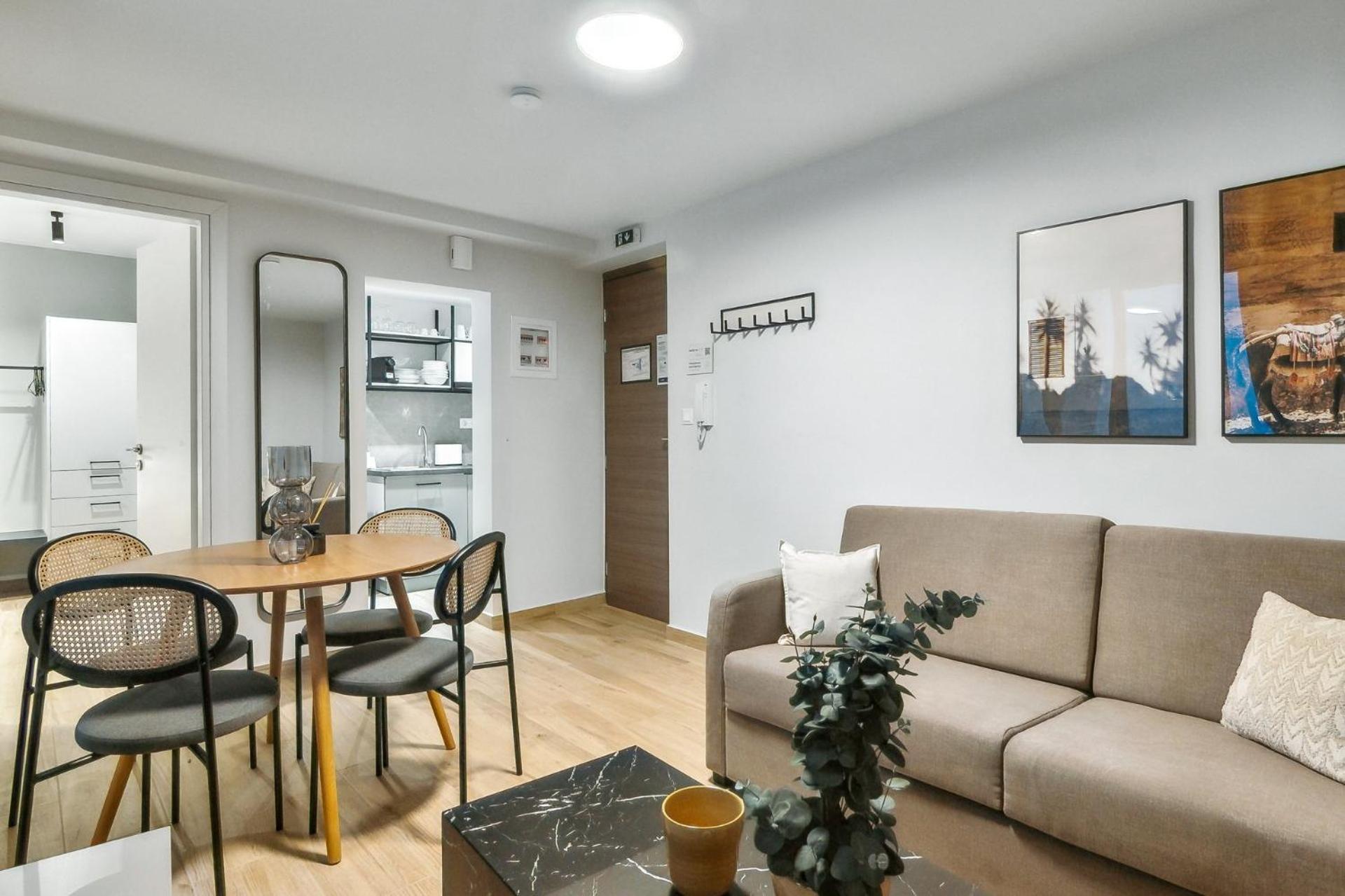 Limehome Athens Solonos City Center Екстериор снимка