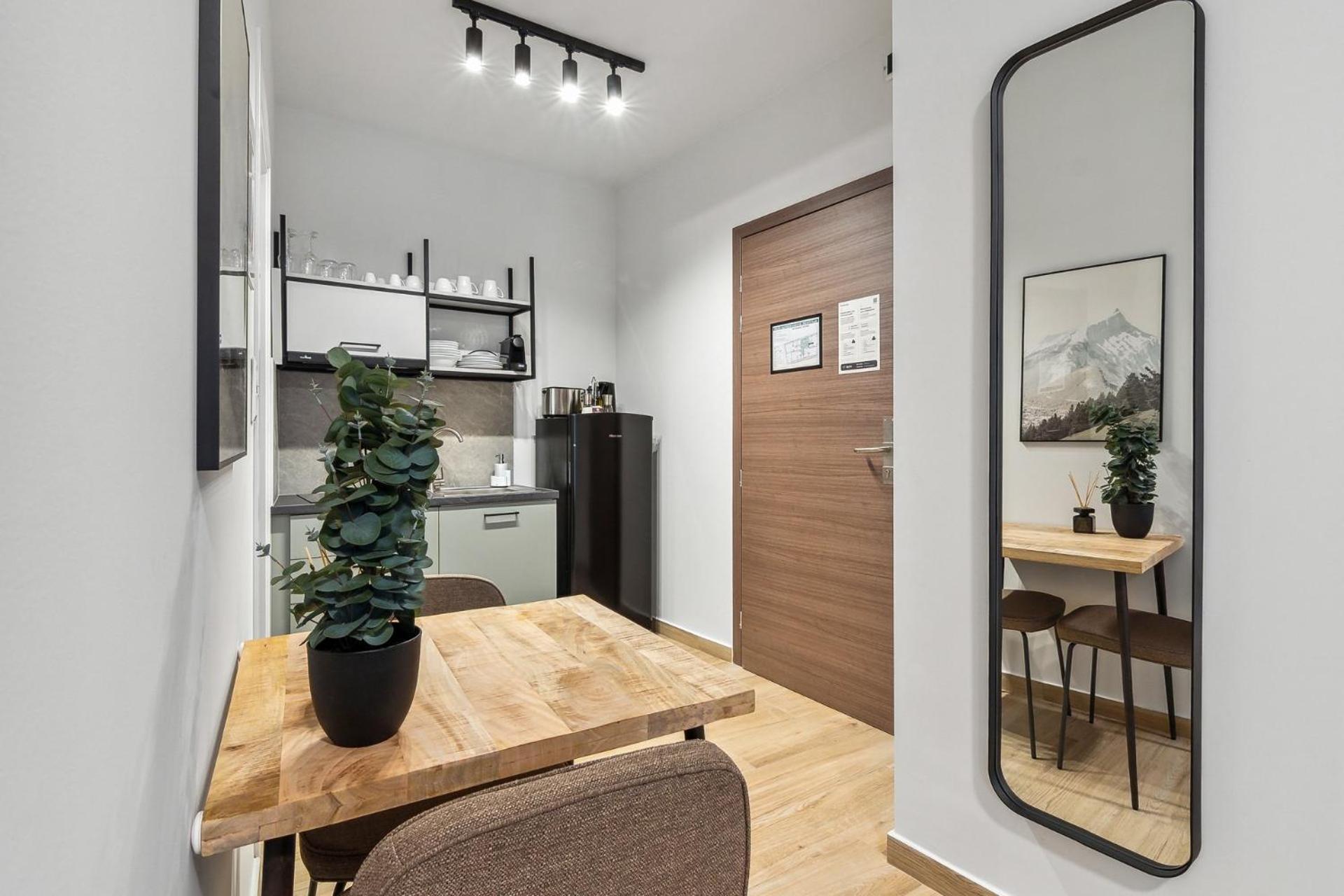 Limehome Athens Solonos City Center Стая снимка