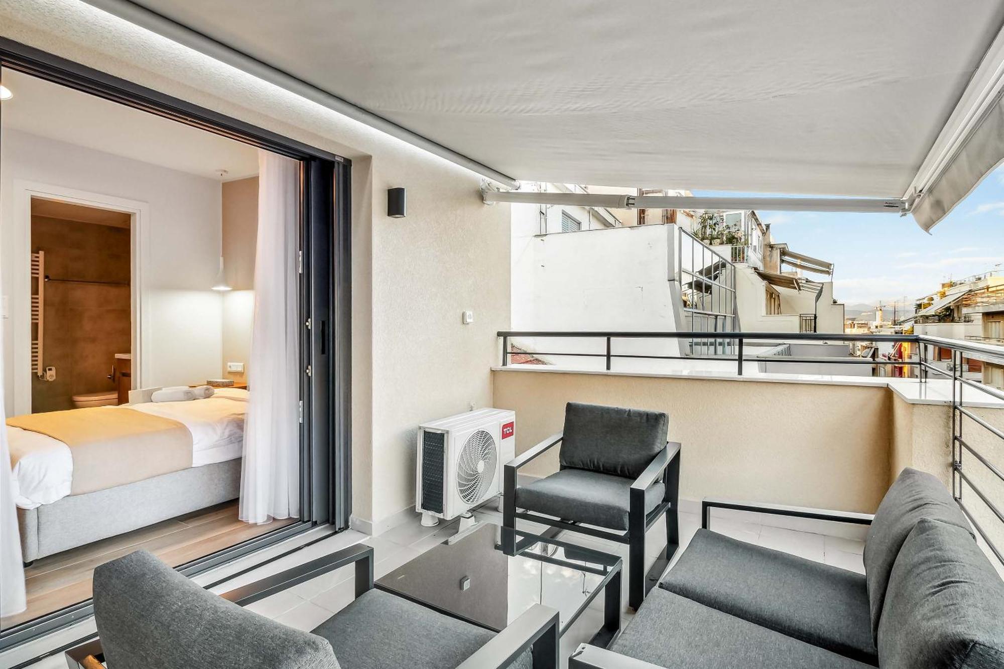 Limehome Athens Solonos City Center Екстериор снимка